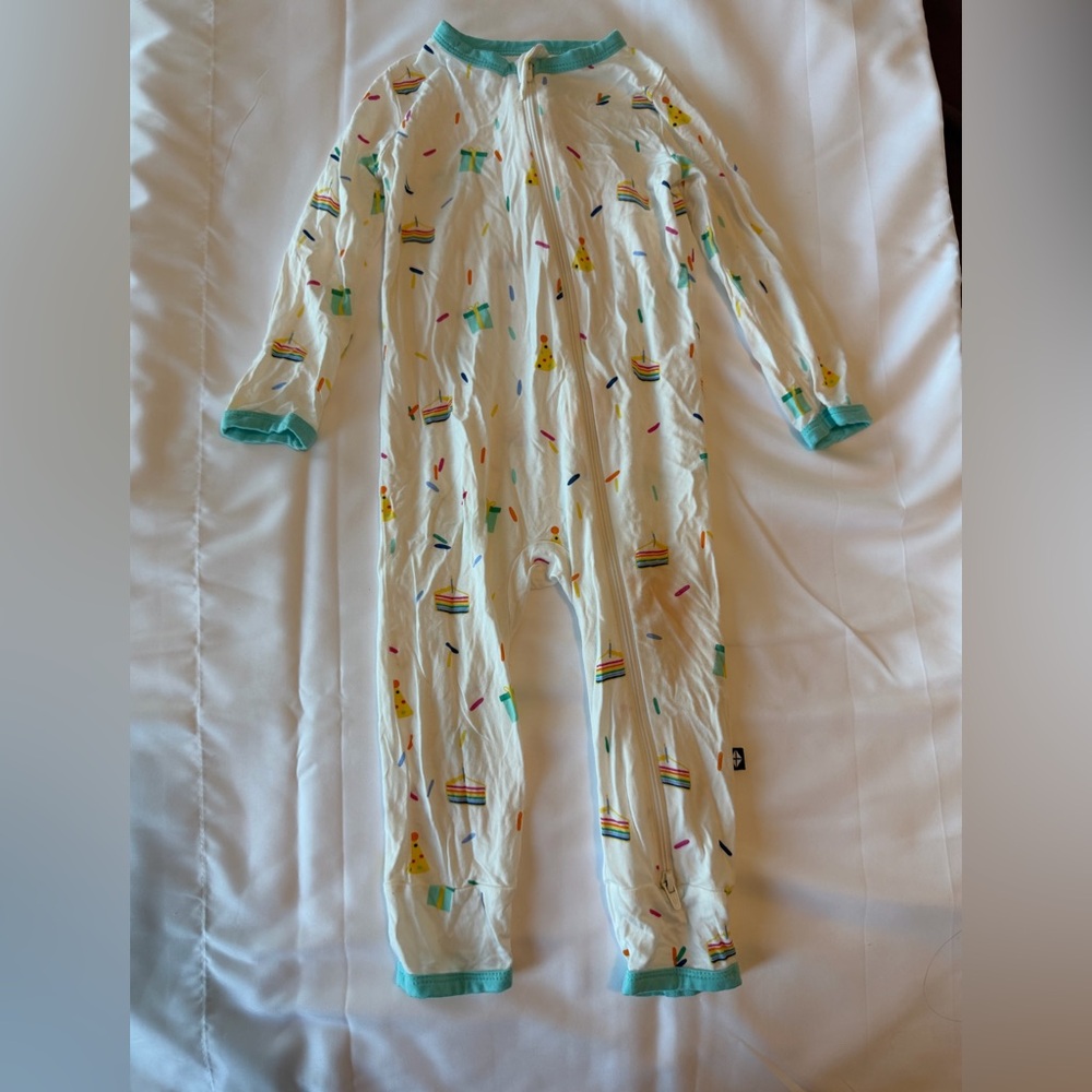 Kyte BABY Birthday print Zipper Romper